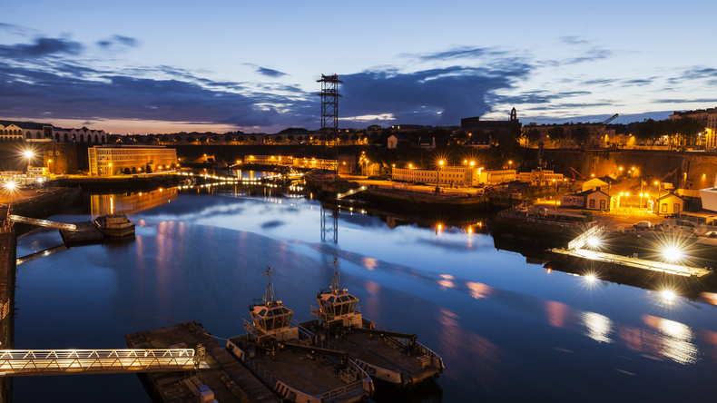 Porto di Brest di notte