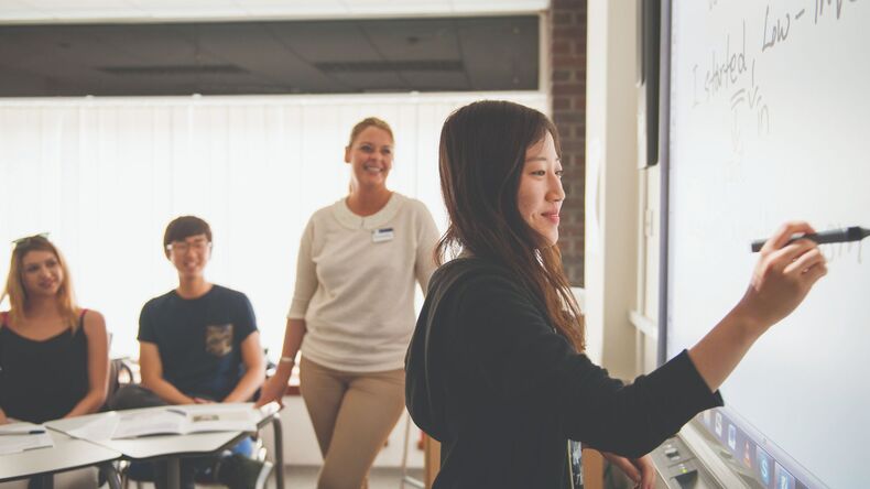 Kaplan International Languages - Kaplan International English Bournemouth class
