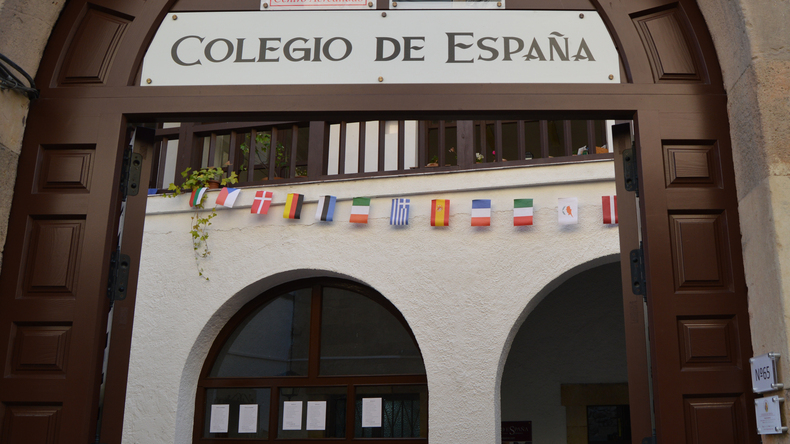 Az iskola bejárata a Colegio de España-ban