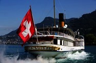 Geneva Gölü\'nde tekne turu ve su sporları