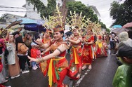 10,000 Eisa Dance Parade