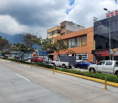 Cristobal Colon Spanish School, كيتو
