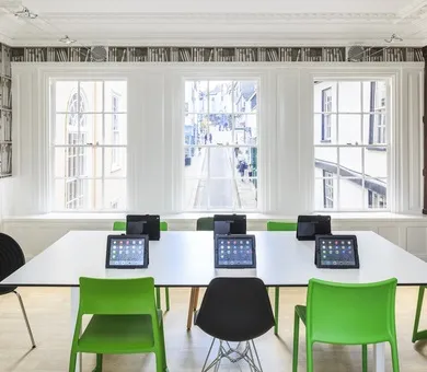 English in Totnes, Totnes English in Totnes, Totnes