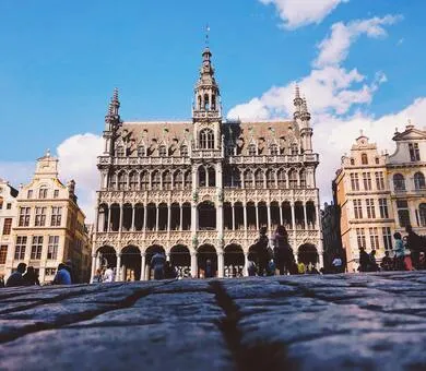 Influent, Brüssel Influent, Brüssel