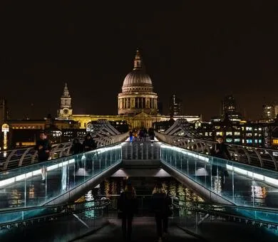 Influent, Londres Influent, Londres