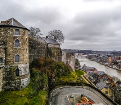 Influent, Namur Influent, Namur