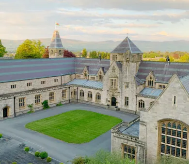 Myddelton College, دينبي