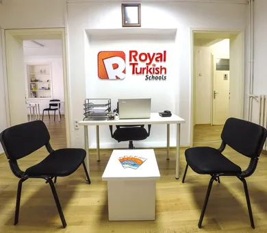 Royal Turkish Schools, إزمير