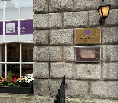 Twin School, 都柏林