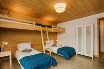 ركن العائلة (غرفة نوم مزدوجة واحدة + غرفة نوم ثلاثية) (صيف), Alpine French School, مورزين (الألب)