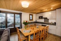 ركن العائلة (غرفة نوم مزدوجة واحدة + غرفة نوم ثلاثية) (صيف), Alpine French School, مورزين (الألب)