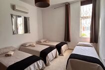  صور توضيحية لهذه الفئة من الإقامة مقدمة من   EEC ITIS Malta Tourism and Languages Institute