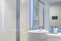 Foundry Courtyard Internat, Glasgow School of English, Glasgow