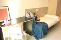 레지던스 시오르 디아고날 베소스 바르셀로나, Idiomas Plus, 바르셀로나