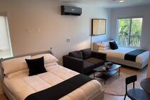 Residência Westwood - Barry, Positively Languages - Westwood, Los Angeles