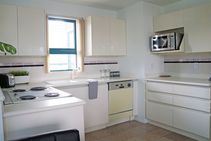 Viva Tower Apartmanok, Positively Languages, Vancouver
