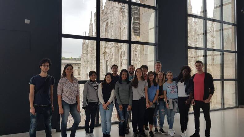 الطلاب في ميلانو