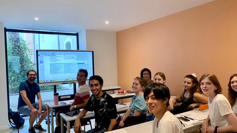 الطلاب في الفصل في Accent Français