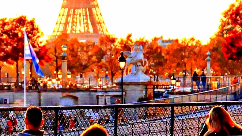 ACCORD Students studying nearby the Eiffel Tower