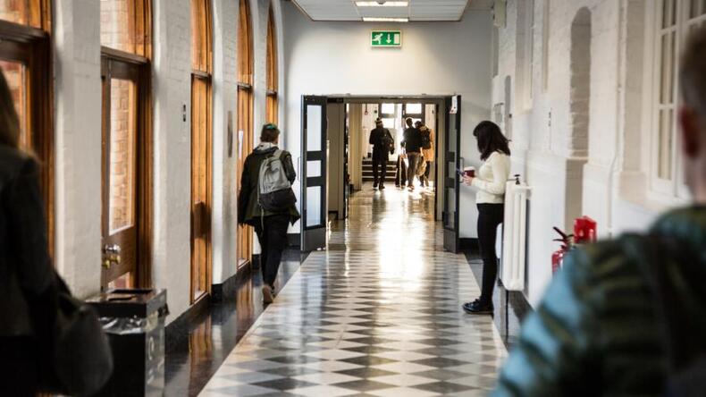 مدخل المدرسة