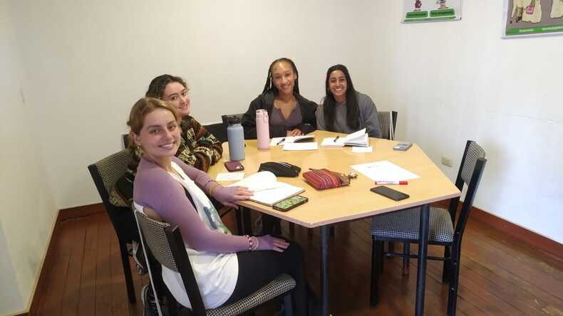 قاعة دراسية في أماوتا