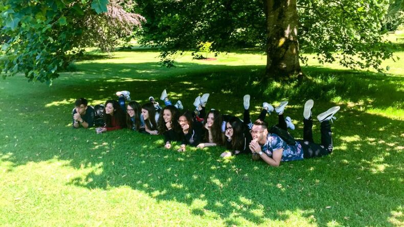 Slapper af med venner