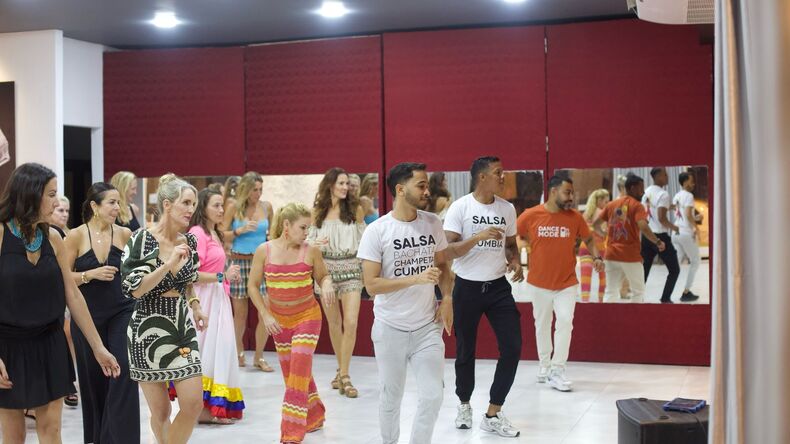 دروس السالسا في Crazy Salsa Getsemaní