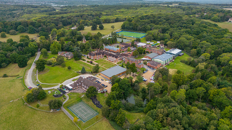 Vista aérea do Kent College