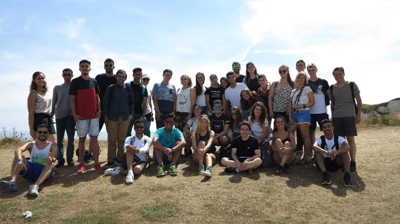 أصدقاء مدي الحياة