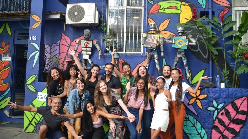 طلاّب سعداء في كامينوس