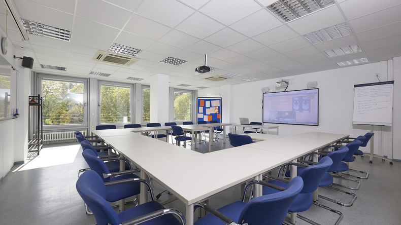 Carl Duisberg classroom
