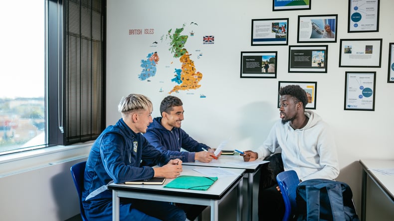 Estudantes que aprendem inglês 