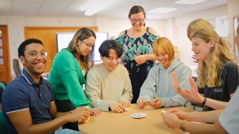 Kártyajátékok a szünetben