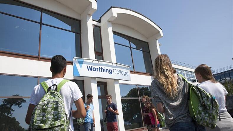 沃辛学院（Worthing College）
