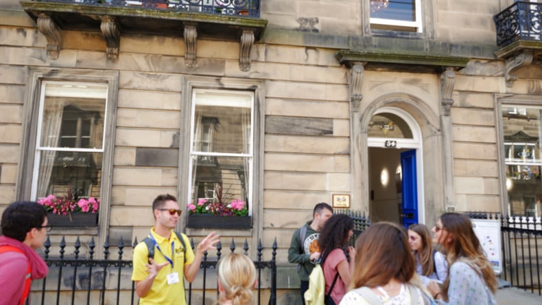 Students in front of Centre of English Studies building