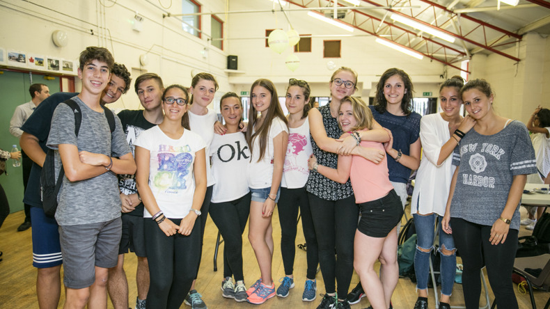 مجموعة من الطلاب