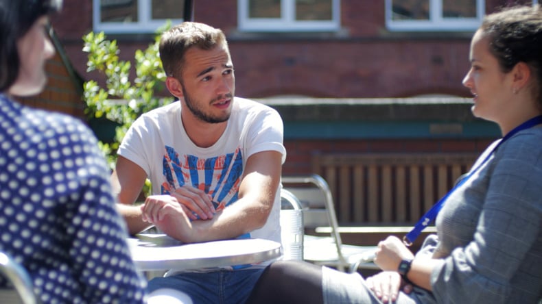 تكوين صداقات جديدة