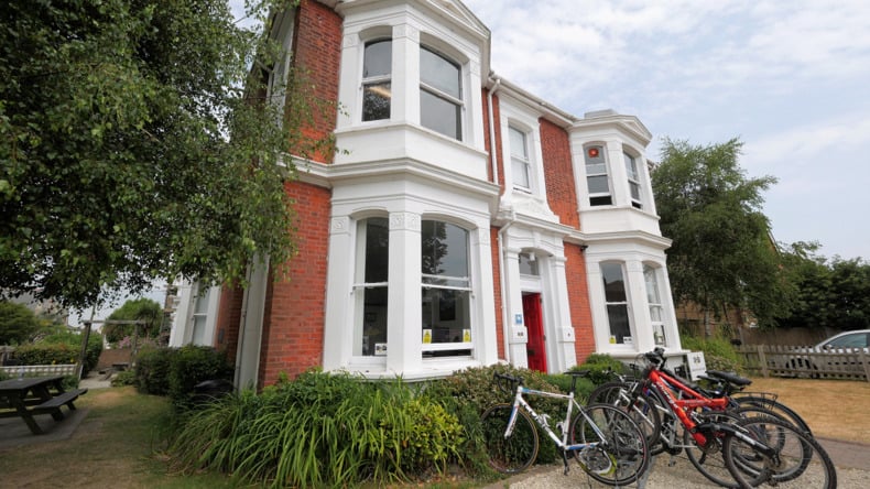 مبنى المدرسة في وورثينغ