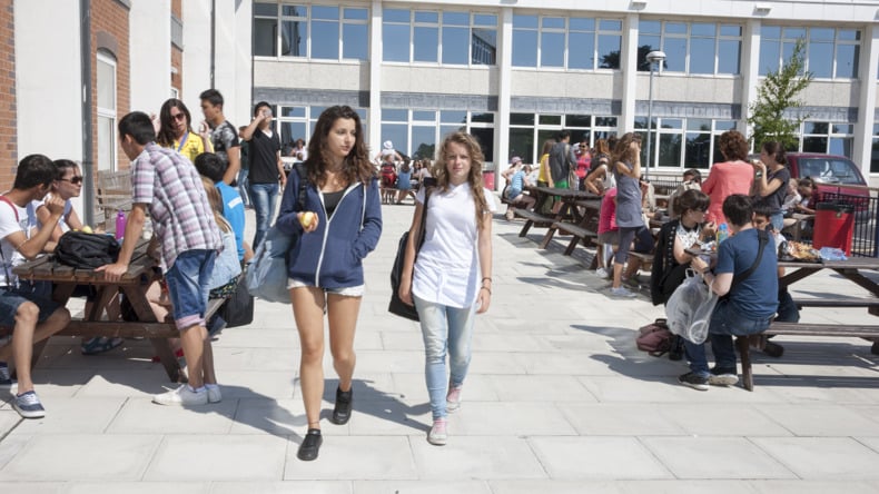 تكوين صداقات جديدة