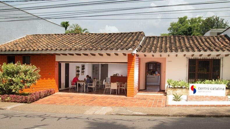 Здание школы Centro Catalina