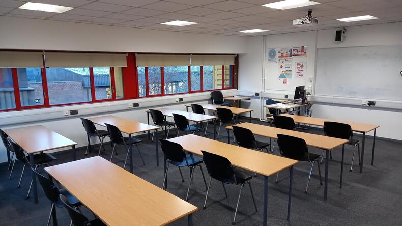 مركز الدراسة الصيفية للناشئين