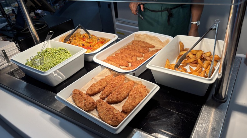 غداء مركز الدراسة الصيفية للناشئين