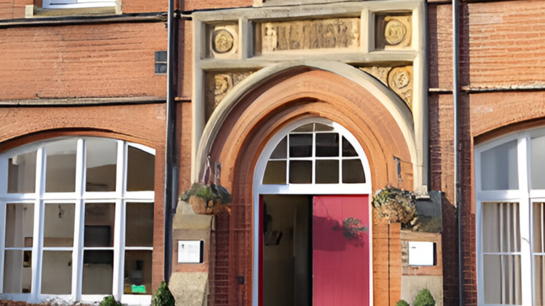 مدخل Kent College