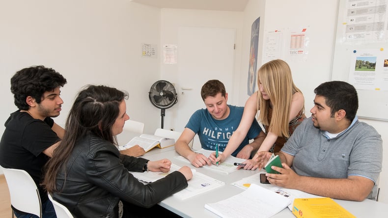 Studier tillsammans med lärare