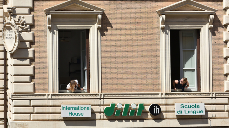 Entrada de Dilit International House