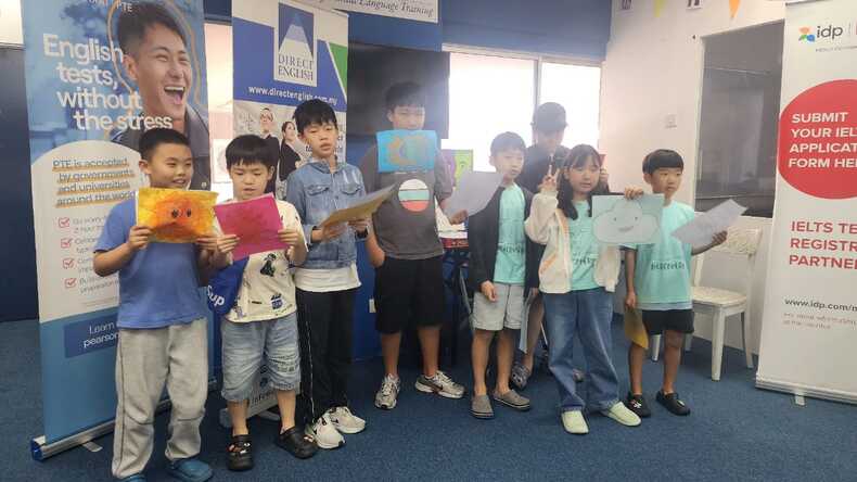 English Camp Activity 2025 - Eksamensfremføring av studenter fra Korea