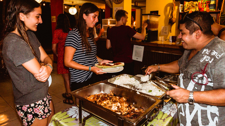 Hora do jantar no Ecotravelhostel