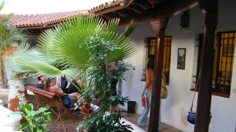 Preciosa zona exterior en la escuela