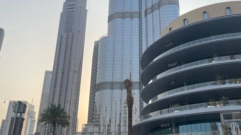 Contemplando los edificios altos