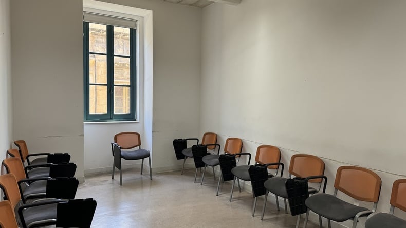 Medium classroom at Easy School of Languages